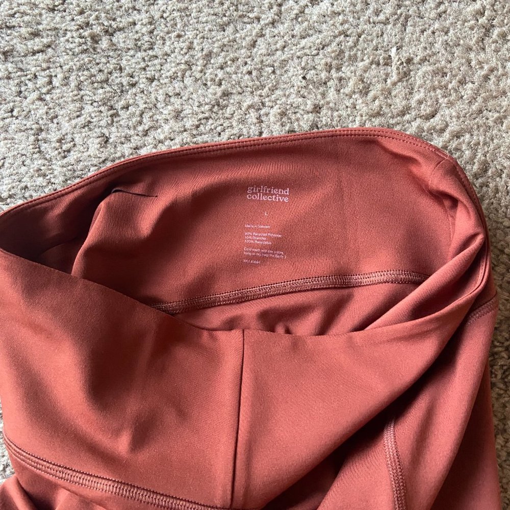 girlfriend collective Rust Bike Shorts and Sports Bra Set - Picture 5 of 7